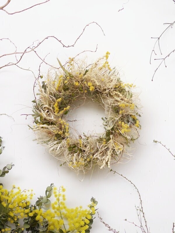 鳥の巣に春の花が咲いたような くすみ色のマットなリース ドライフラワー